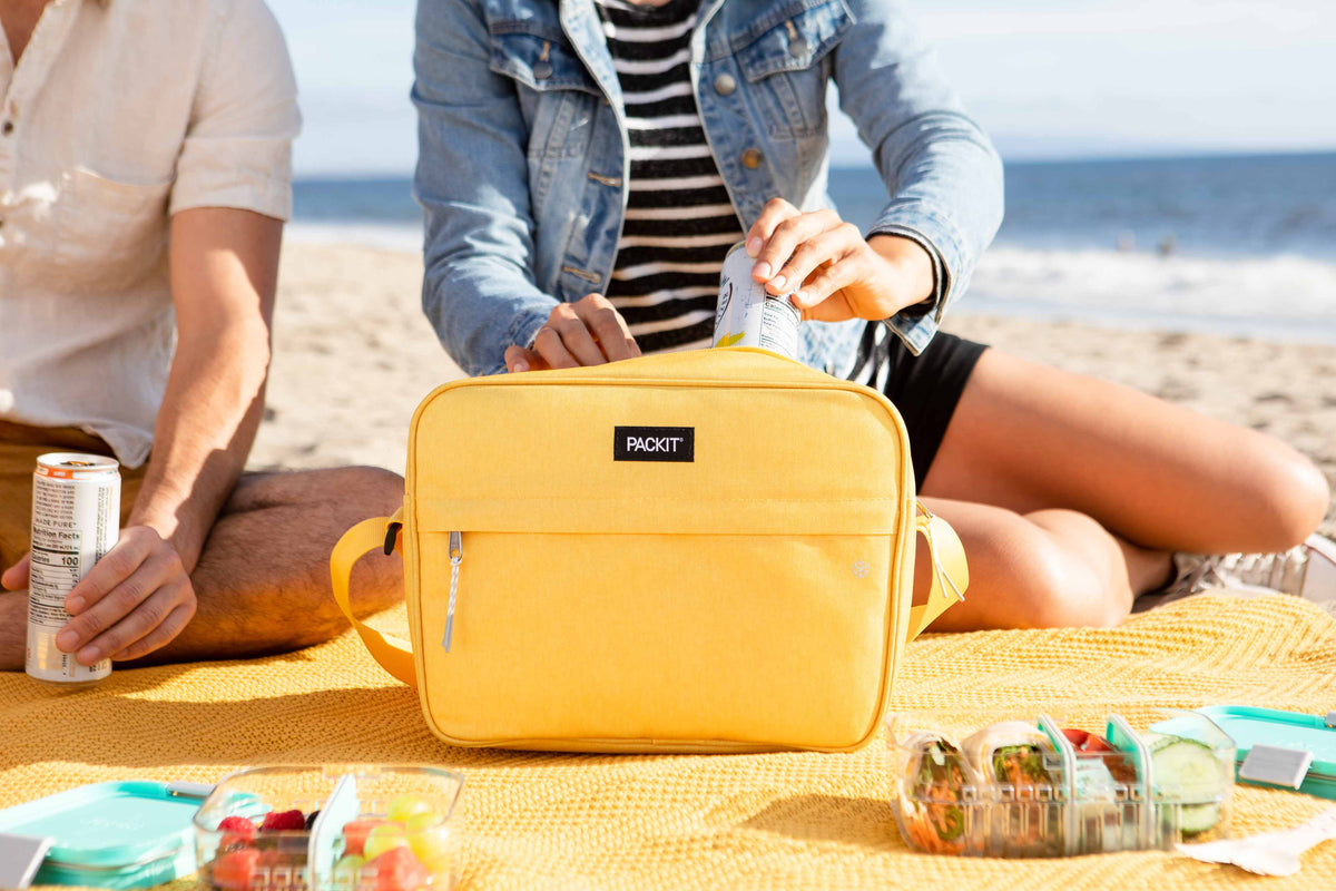 freezable-zuma-15-can-cooler-s6 2022_Lifestyle_Zuma-15-Can-Cooler_Lemonade_30_Lores.jpg