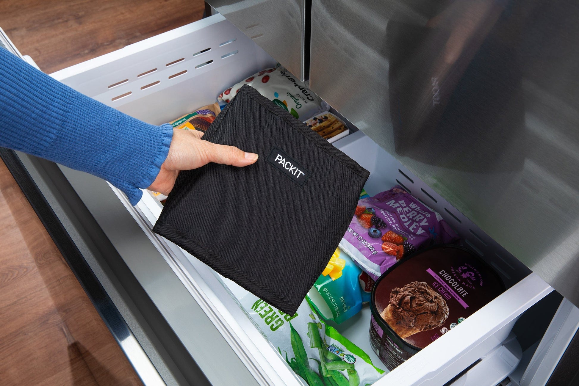 freezable-hydration-crossbody-i2 freezable-hhydration-crossbody-black-insert-freezer.jpg