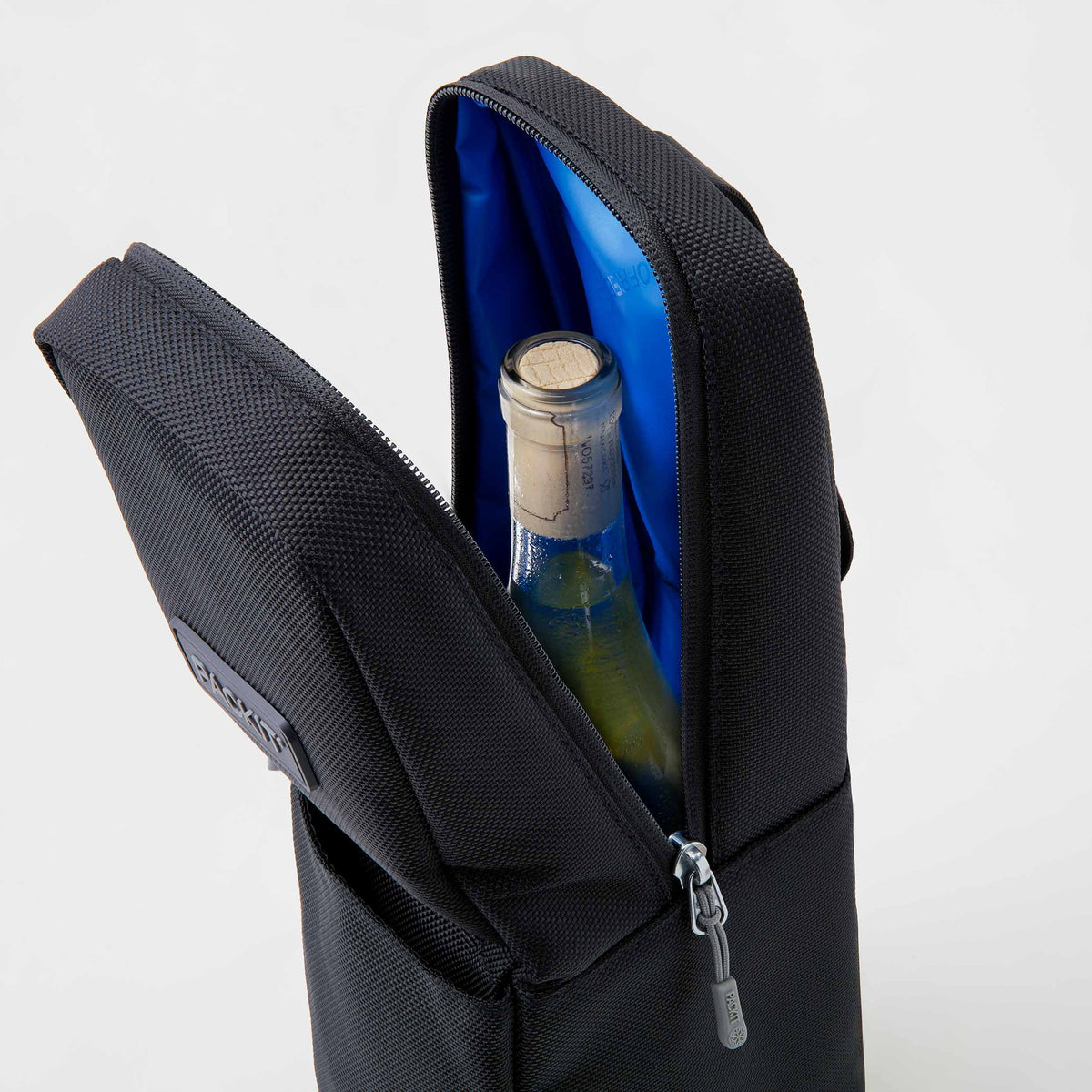 freezable-wine-carrier-m9 freezable-wine-carrier-black-ecofreeze-plus-top-view-with-wine.jpg