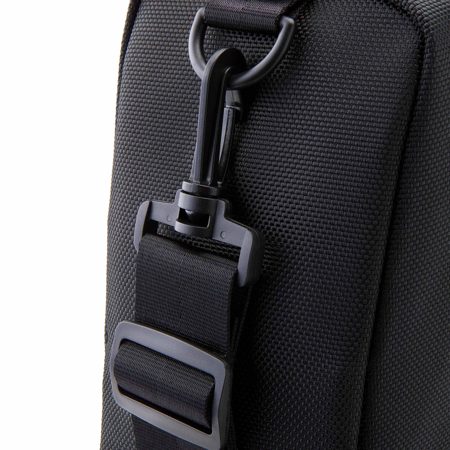 freezable-wine-carrier-m9 freezable-wine-carrier-black-ecofreeze-plus-zoom-removable-strap.jpg