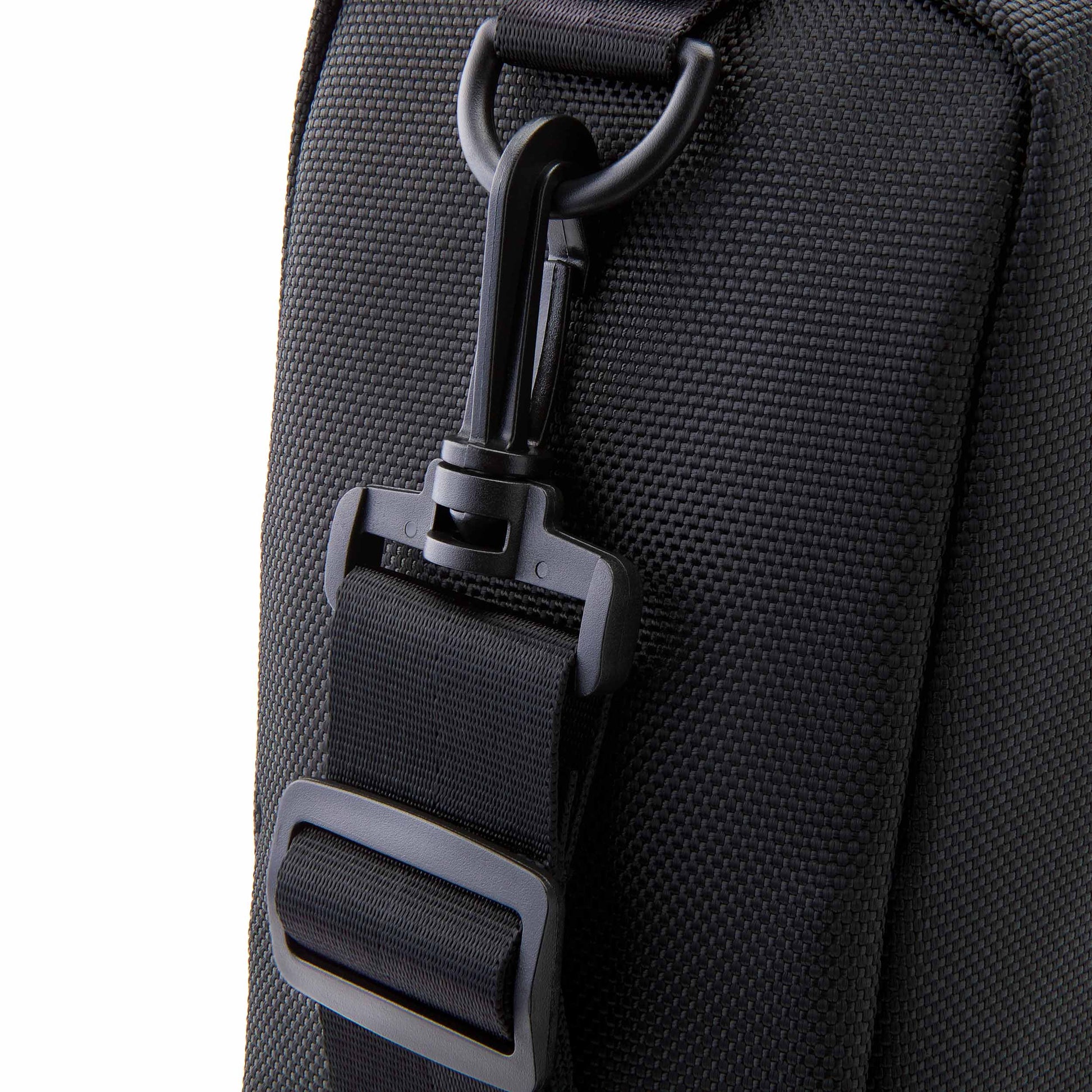 freezable-wine-carrier-m9 freezable-wine-carrier-black-ecofreeze-plus-zoom-removable-strap.jpg